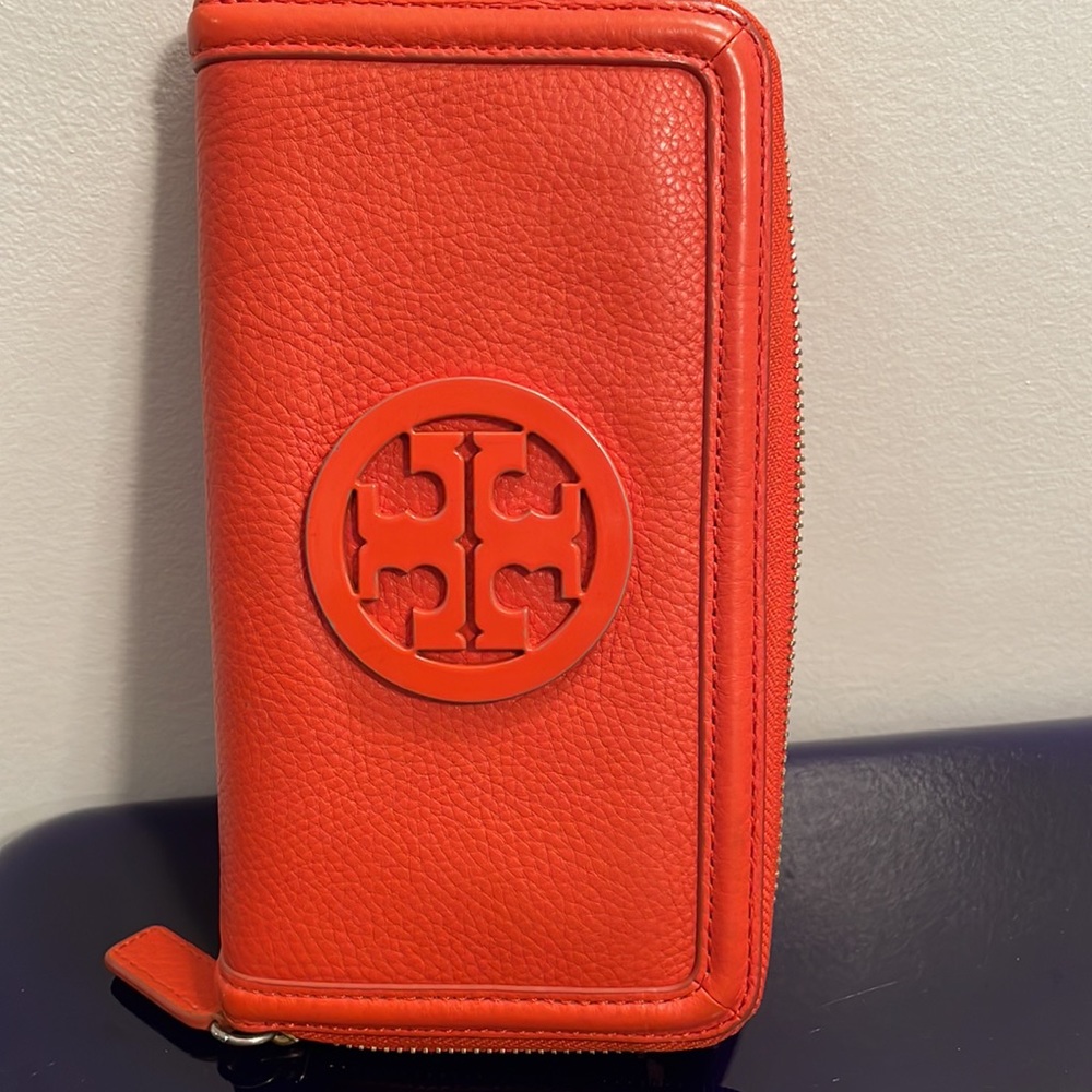 Tory Burch Zip around wallet, orange pebbled leather in excellent condition! - Picture 6 of 7